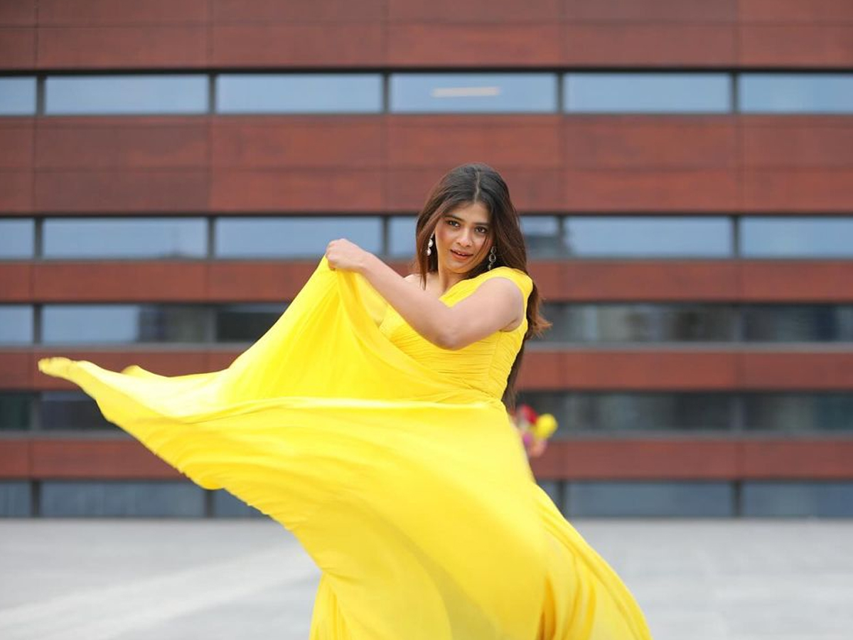 Beautiful Actress Hebah Patel Cute Photos Goes Viral8