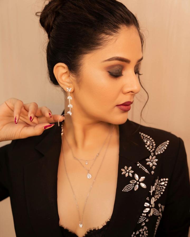 Anchor Sreemukhi Latest Outfit Photos Goes Viral2