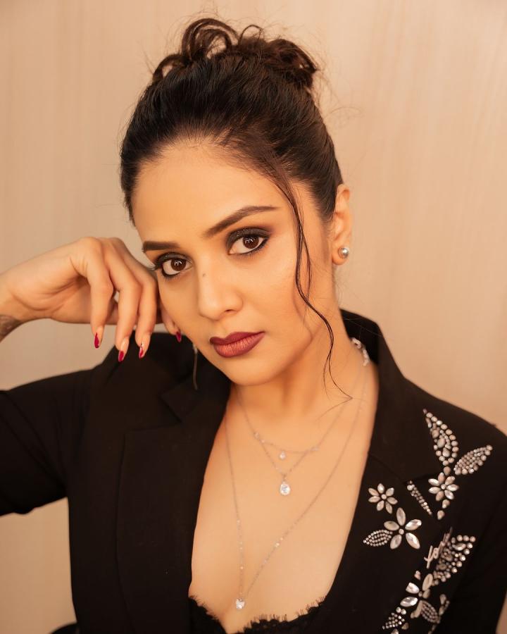 Anchor Sreemukhi Latest Outfit Photos Goes Viral10