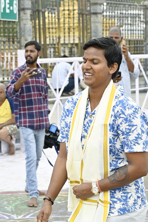 Harmanpreet Kaur and her teammates visit Tirumala Temple Photos2