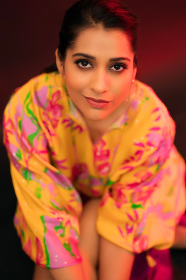 Anchor Rashmi Gautam Glamorous Photos In Yellow And Pink Dress9