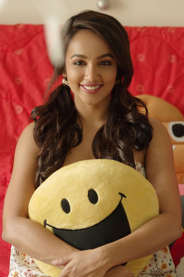 Tollywood Beauty Tejaswi Madivada Birthday Special Gallery13