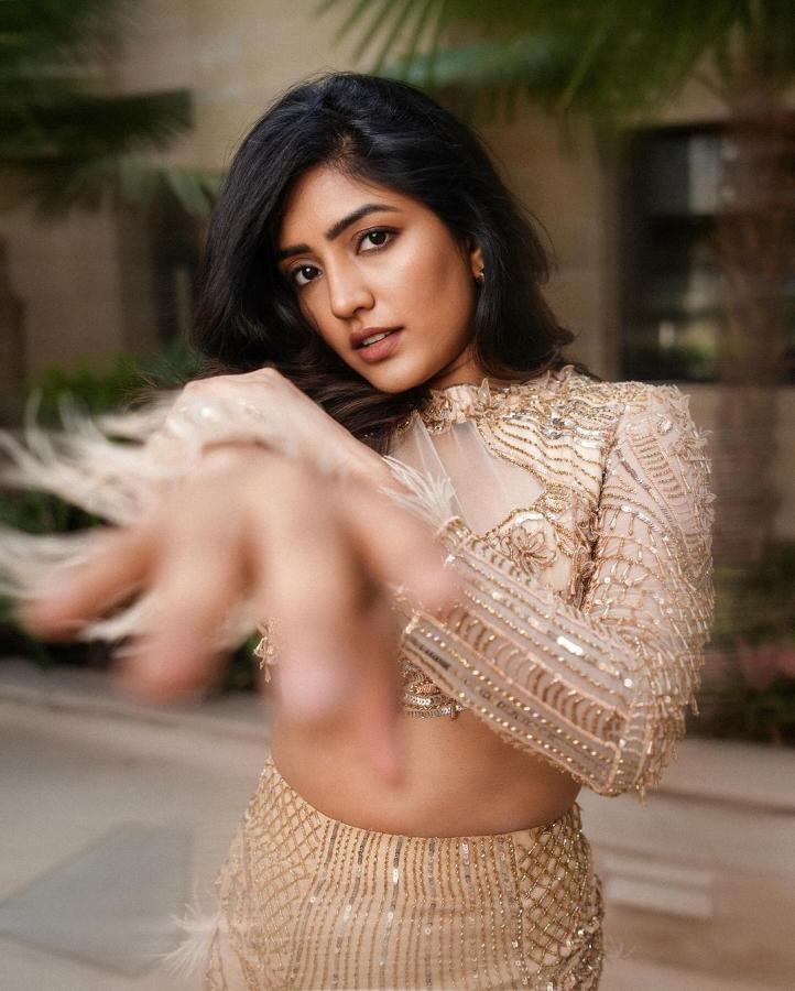 Indian Actress Eesha Rebba Latest Photos In Social Media2