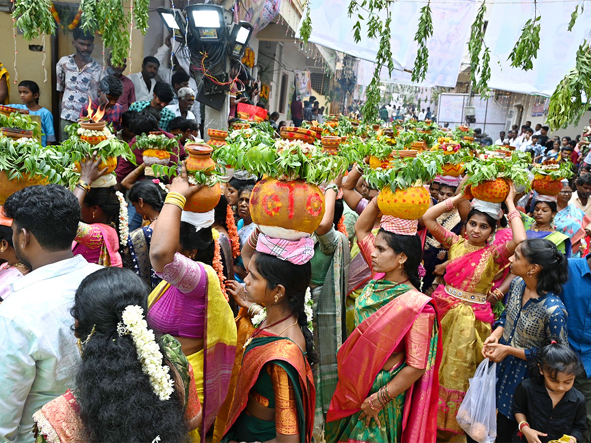 Bonala celebrations at Eidamma Temple in Filmnagar Photos2