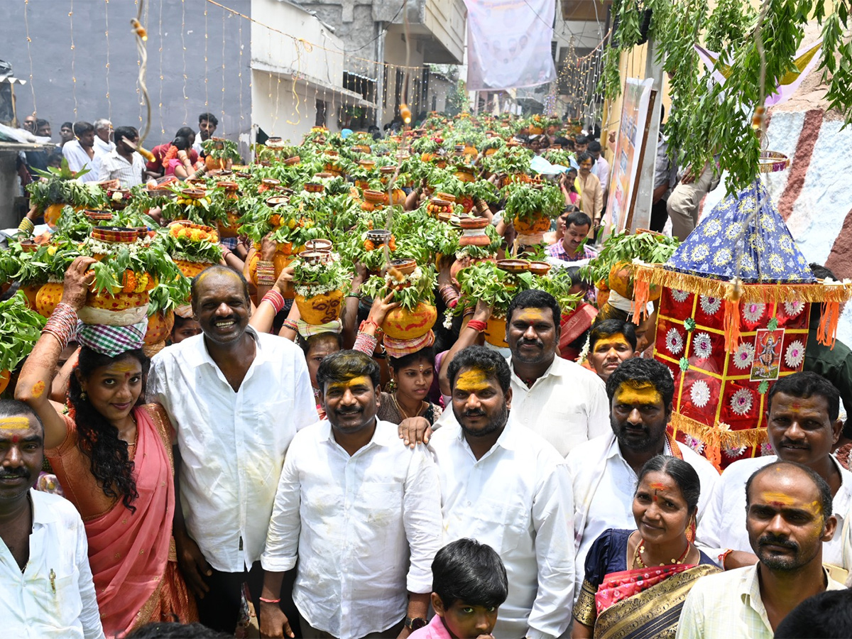 Bonala celebrations at Eidamma Temple in Filmnagar Photos7