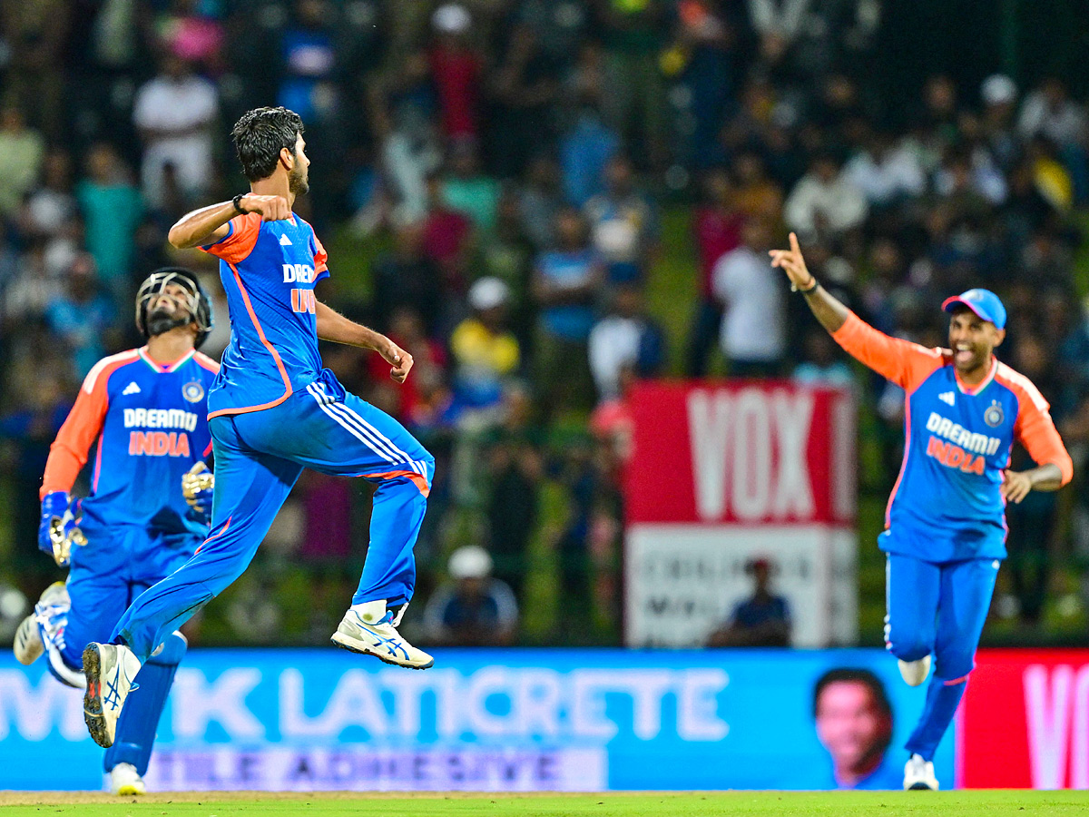 India beats Sri Lanka in super over to win series 3-0: Photos12