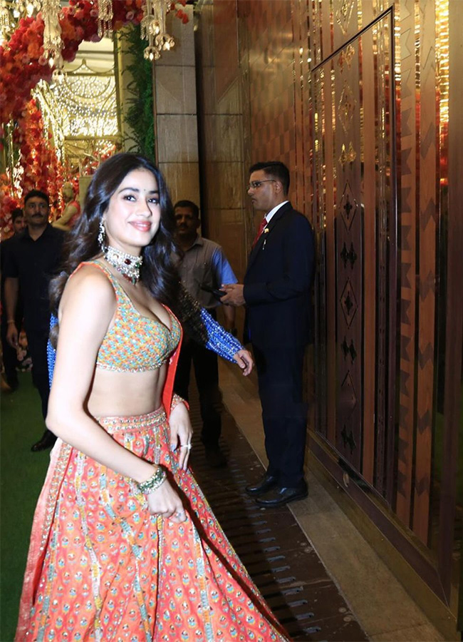 Janhvi Kapoor Hugs Anant Ambani, Attends Mameru Ceremony With Boyfriend: Photos4