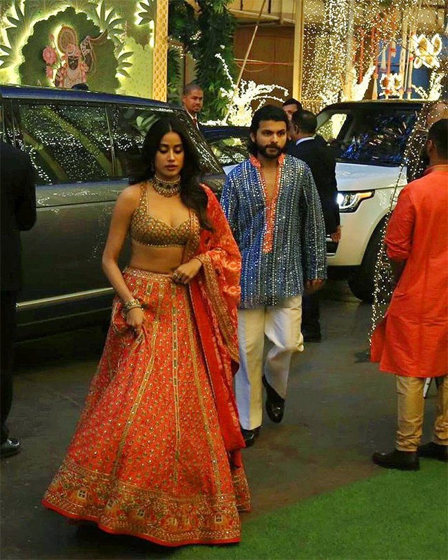 Janhvi Kapoor Hugs Anant Ambani, Attends Mameru Ceremony With Boyfriend: Photos7