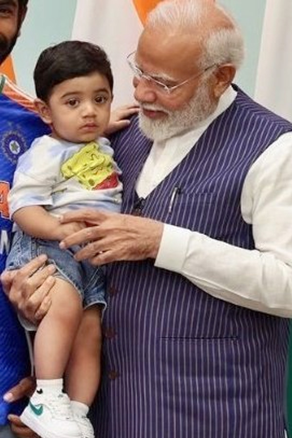 Narendra Modi Adorable moment with Jasprit Bumrah's son, photos goes viral2