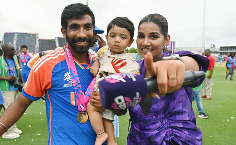 Narendra Modi Adorable moment with Jasprit Bumrah's son, photos goes viral4