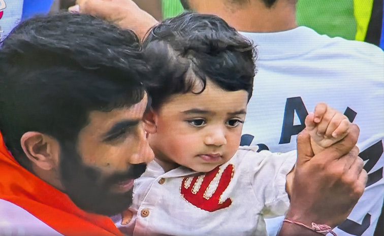 Narendra Modi Adorable moment with Jasprit Bumrah's son, photos goes viral9