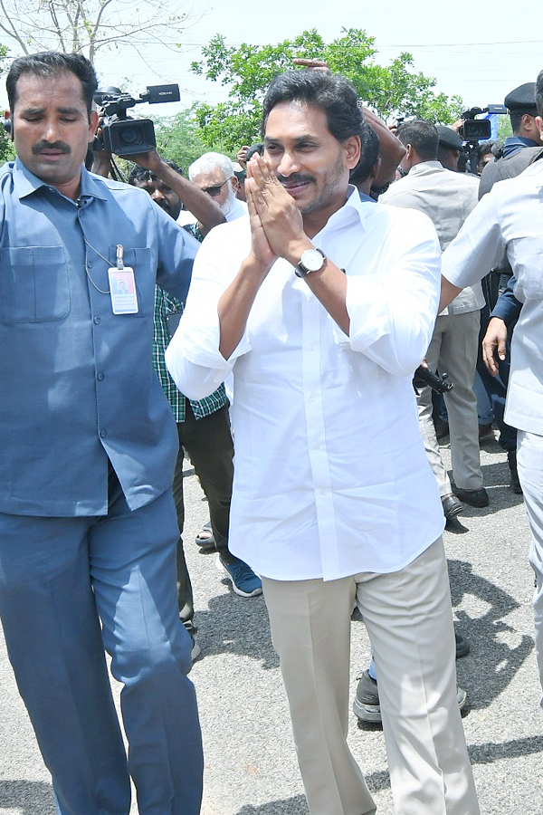 YSRCP President YS Jagan Mohan Reddy Nellore Tour Photos9