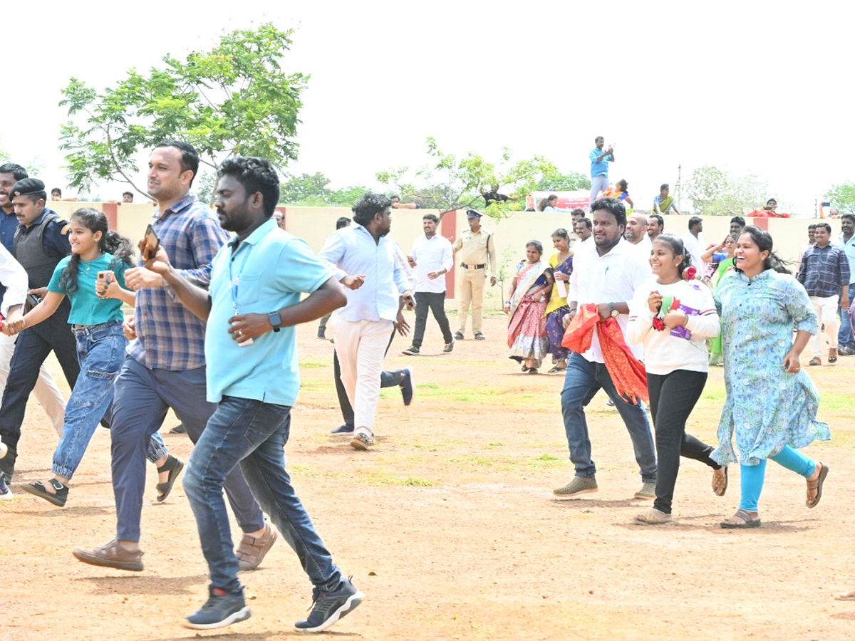 YSRCP President YS Jagan Mohan Reddy Nellore Tour Photos10