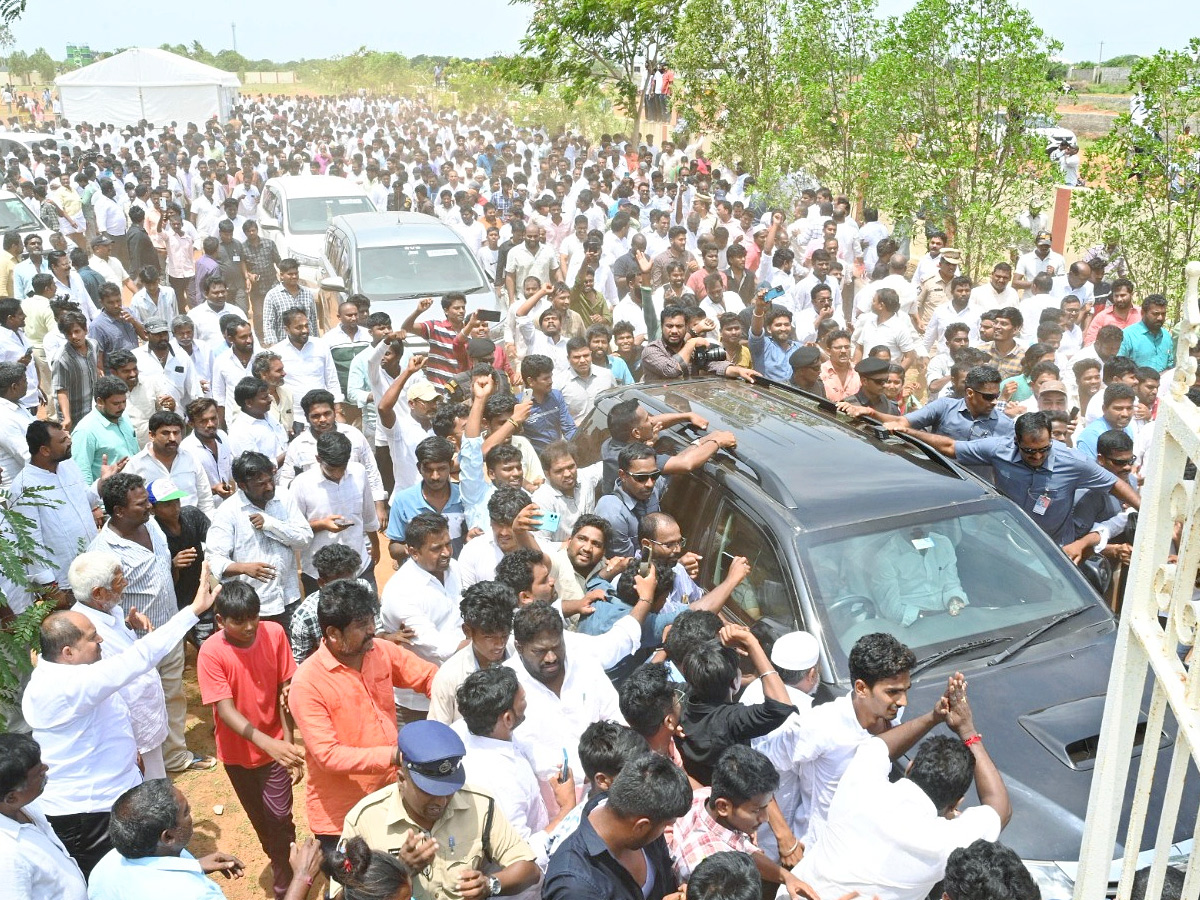 YSRCP President YS Jagan Mohan Reddy Nellore Tour Photos11