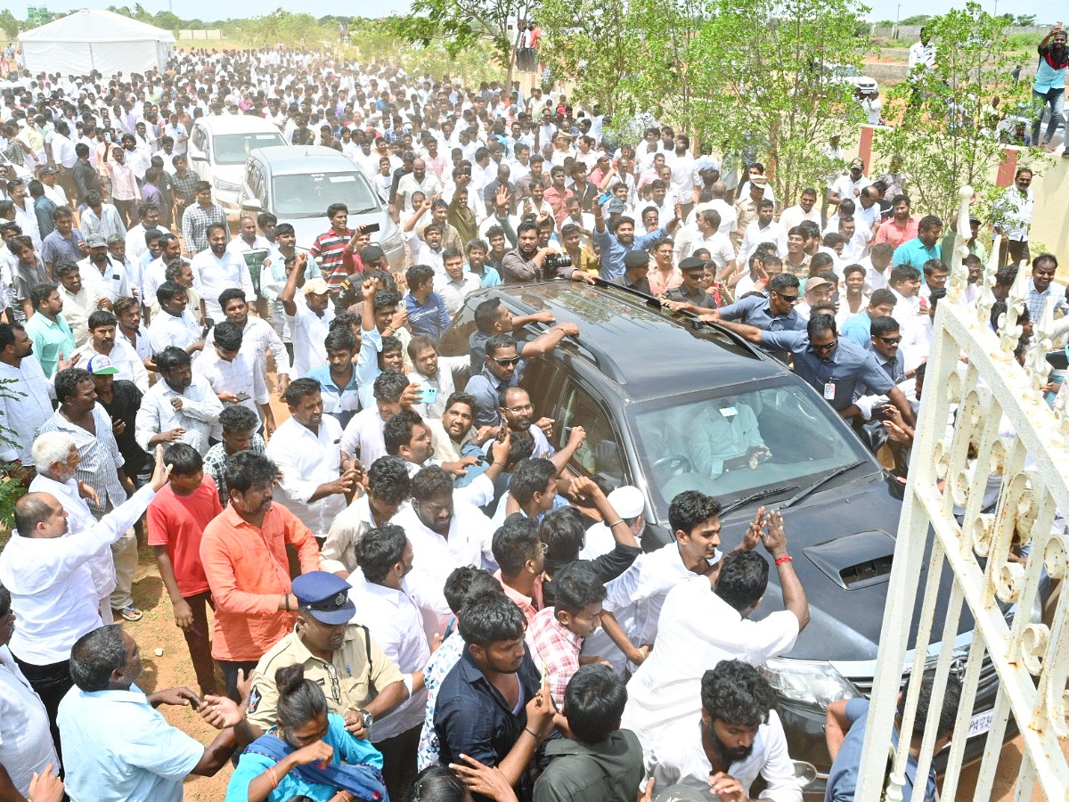 YSRCP President YS Jagan Mohan Reddy Nellore Tour Photos12