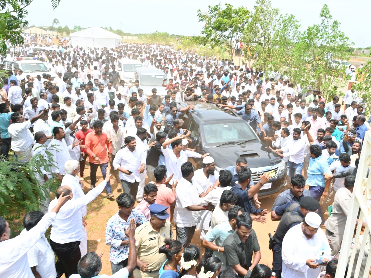 YSRCP President YS Jagan Mohan Reddy Nellore Tour Photos14