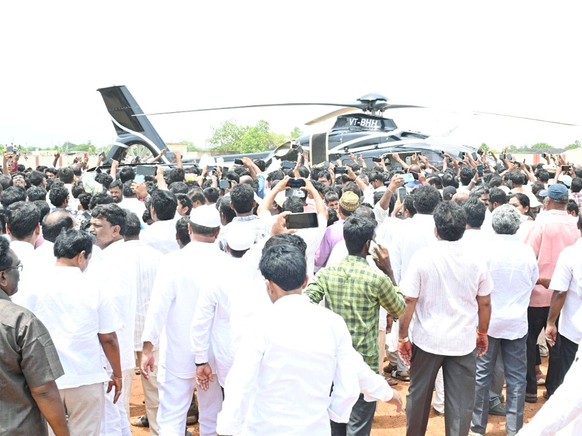 YSRCP President YS Jagan Mohan Reddy Nellore Tour Photos16