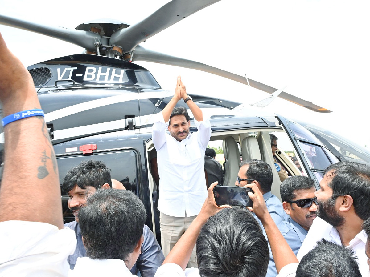 YSRCP President YS Jagan Mohan Reddy Nellore Tour Photos17