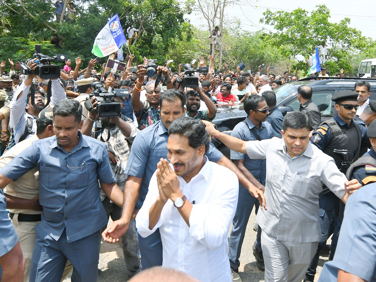 YSRCP President YS Jagan Mohan Reddy Nellore Tour Photos7