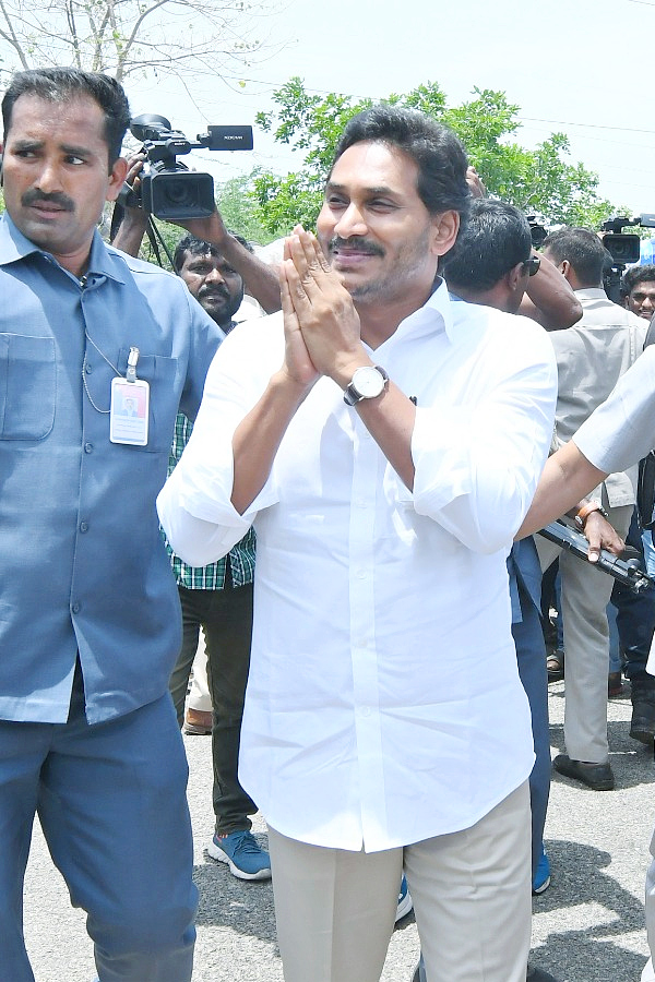 YSRCP President YS Jagan Mohan Reddy Nellore Tour Photos8