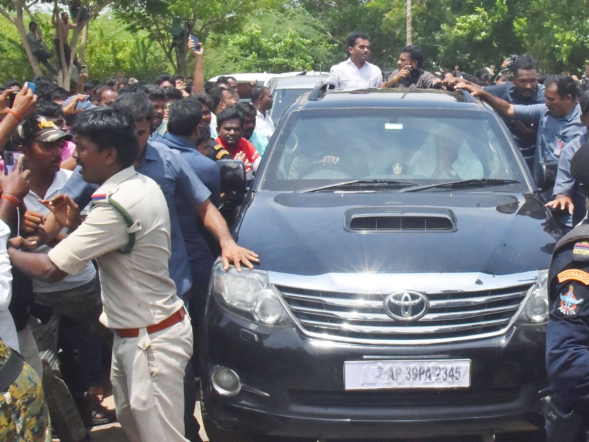 YSRCP President YS Jagan Mohan Reddy Nellore Tour Photos27