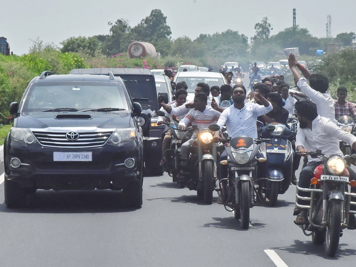 YSRCP President YS Jagan Mohan Reddy Nellore Tour Photos28