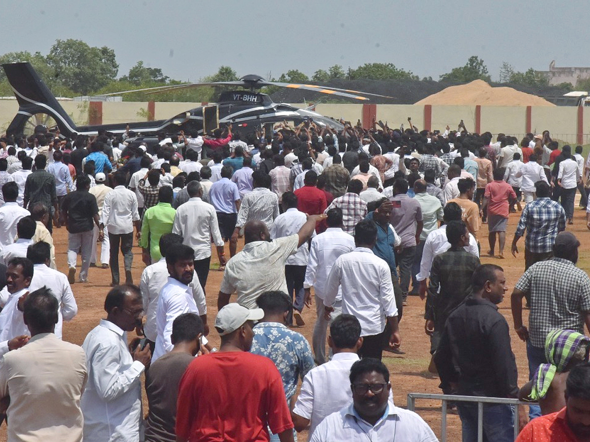 YSRCP President YS Jagan Mohan Reddy Nellore Tour Photos30