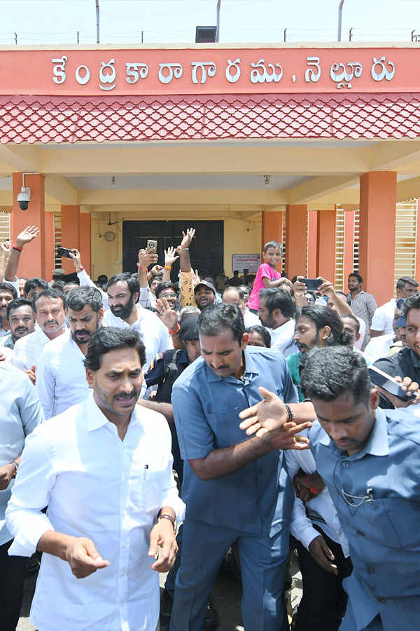 YSRCP President YS Jagan Mohan Reddy Nellore Tour Photos32