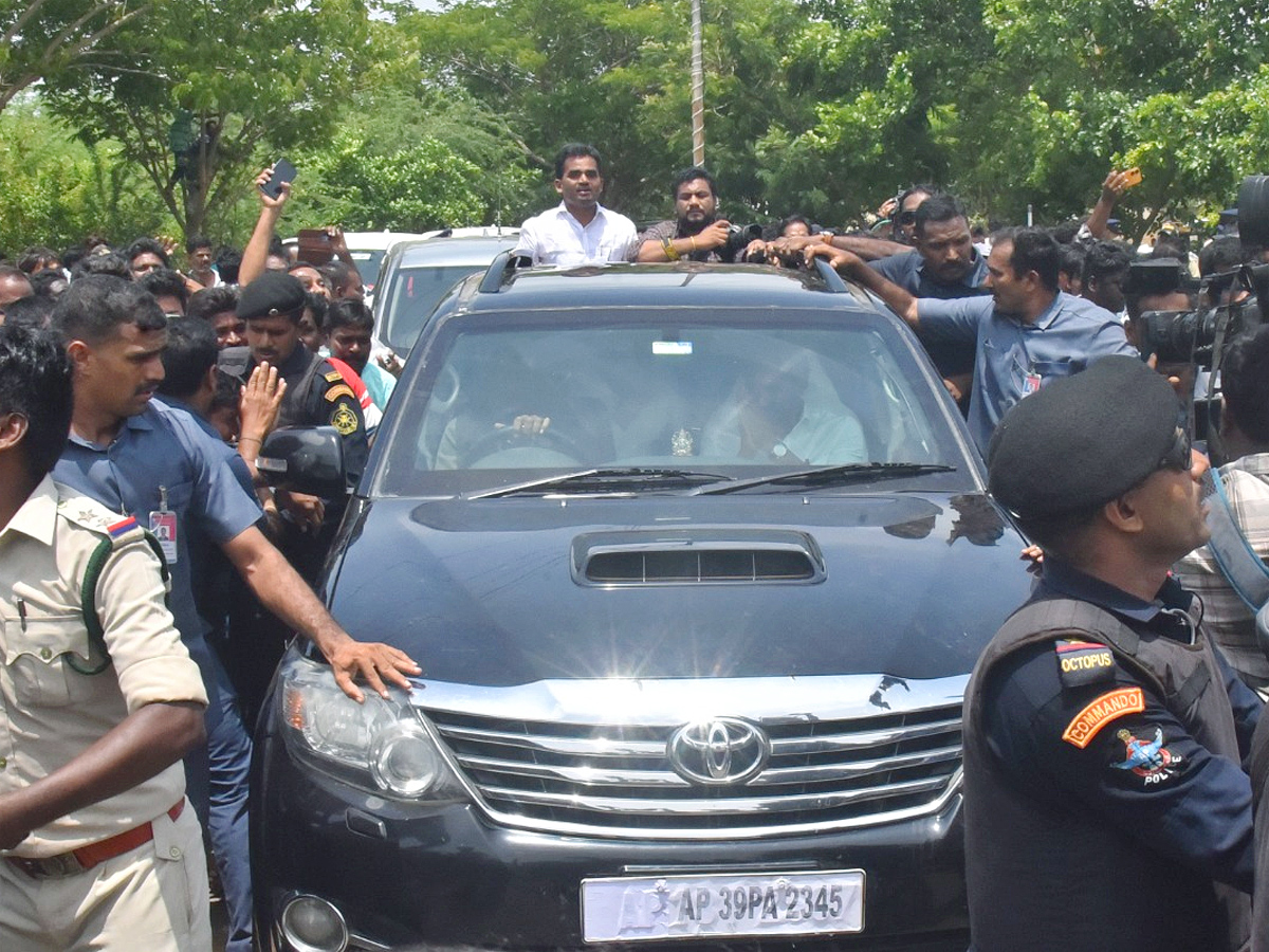 YSRCP President YS Jagan Mohan Reddy Nellore Tour Photos23