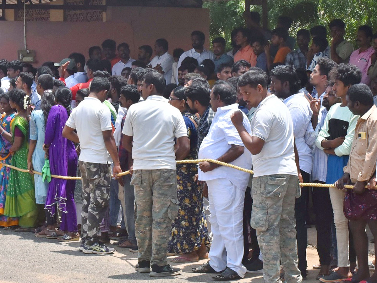 YSRCP President YS Jagan Mohan Reddy Nellore Tour Photos24