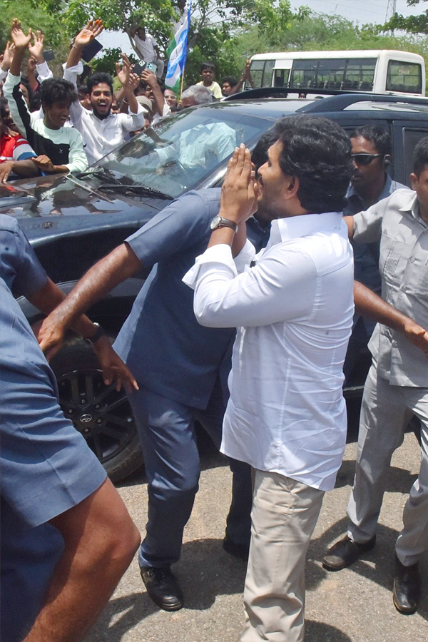 YSRCP President YS Jagan Mohan Reddy Nellore Tour Photos26