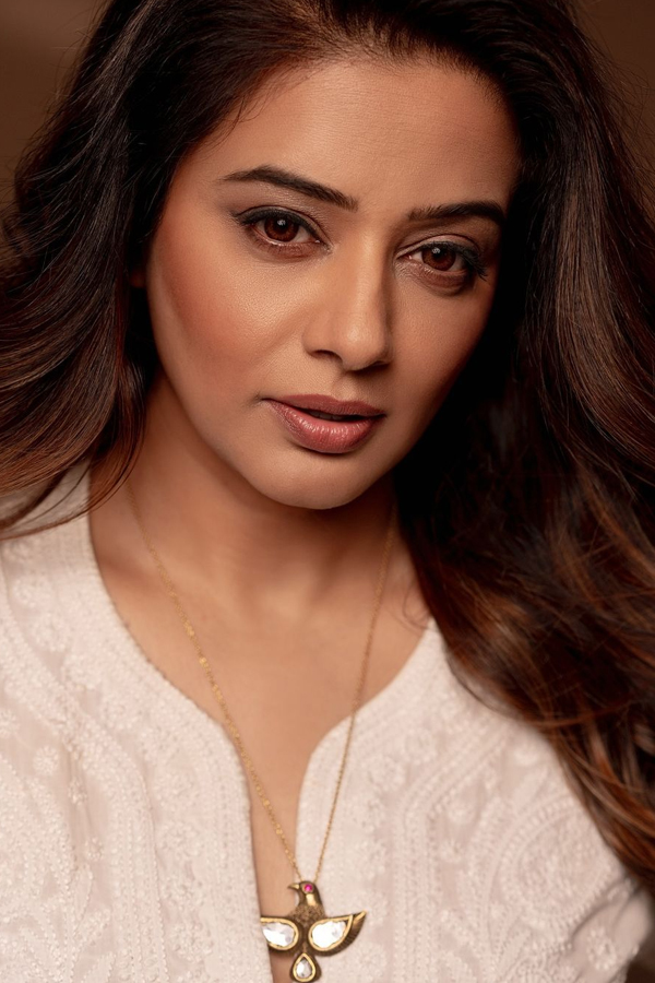 Actress Priyamani Shared Closeup Photos In Social Media2