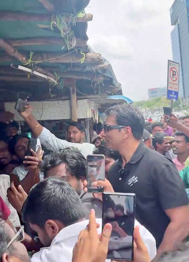 Sonu Sood Visits Kumari Aunty Food Stall Photos23