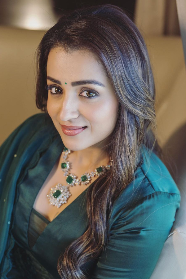 Tollywood Beauty Queen Trisha Krishnan Stunning Photos13