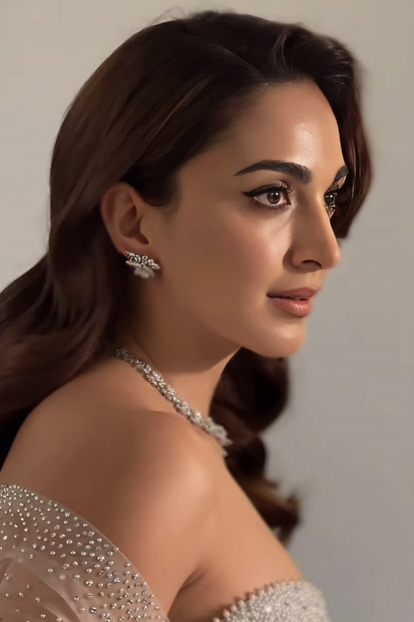 Actress Kiara Advani Fashion And Classy Look Photos Viral9