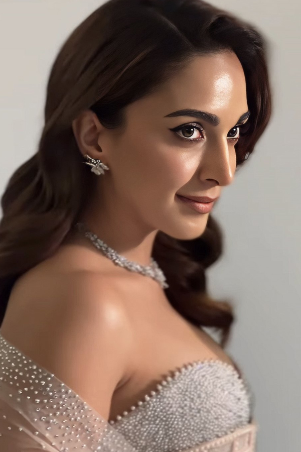 Actress Kiara Advani Fashion And Classy Look Photos Viral10