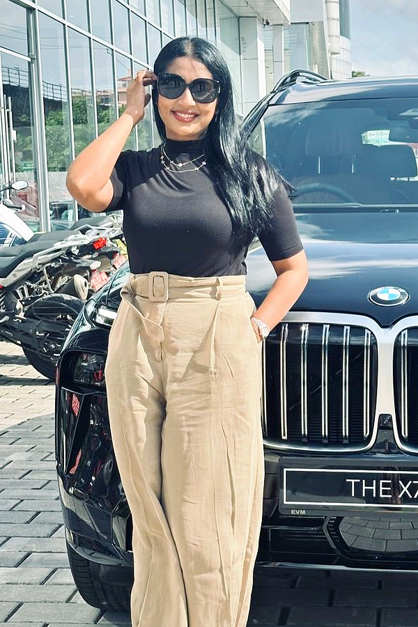 Navya Nair Buys BMW X7 Luxury SUV Photos2