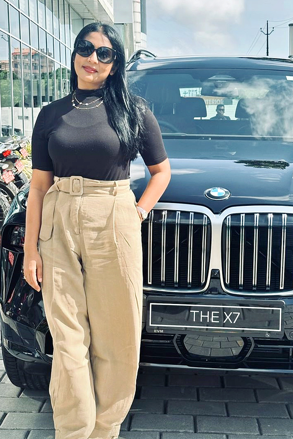 Navya Nair Buys BMW X7 Luxury SUV Photos7