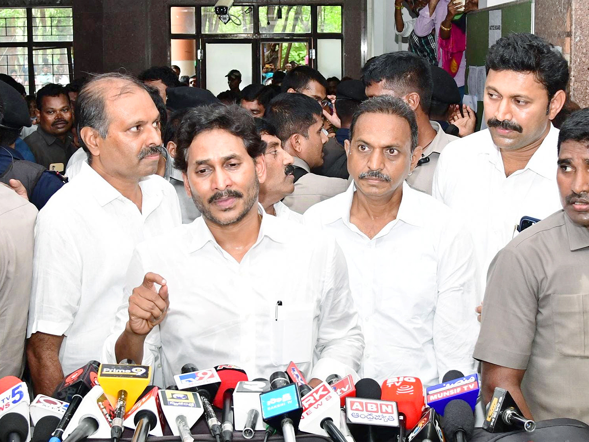 YS Jagan Mohan Reddy Pulivendula Tour Photos5