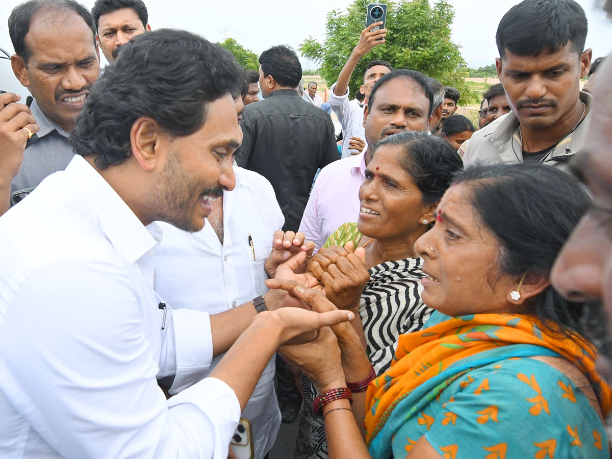 YS Jagan Received Warm Welcome In Kadapa At Pulivendula Photos11