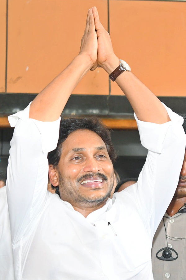 YS Jagan Received Warm Welcome In Kadapa At Pulivendula Photos3