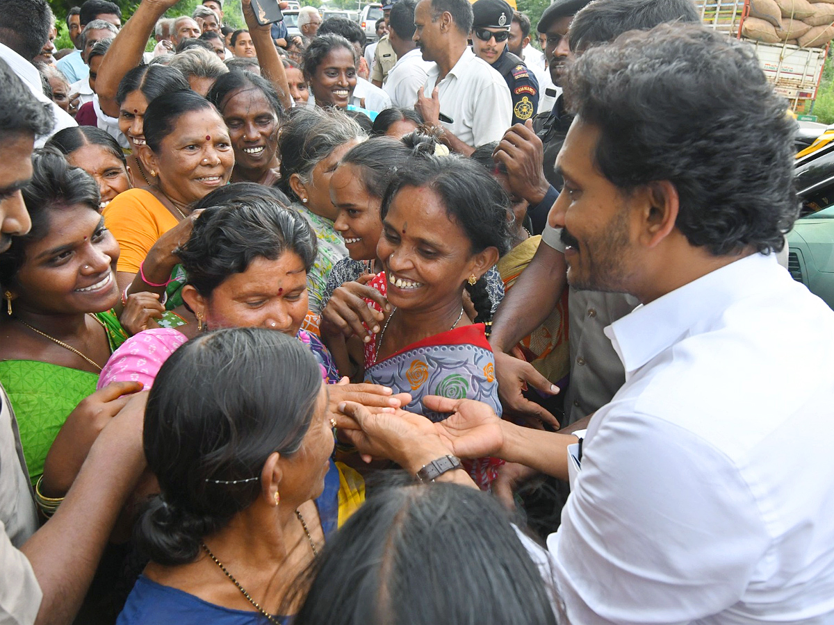 YS Jagan Received Warm Welcome In Kadapa At Pulivendula Photos23