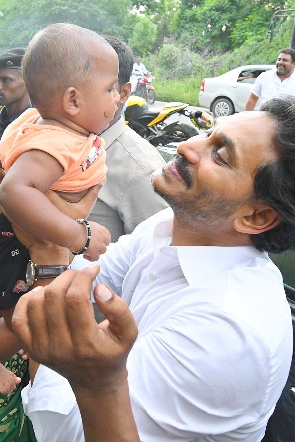 YS Jagan Received Warm Welcome In Kadapa At Pulivendula Photos24