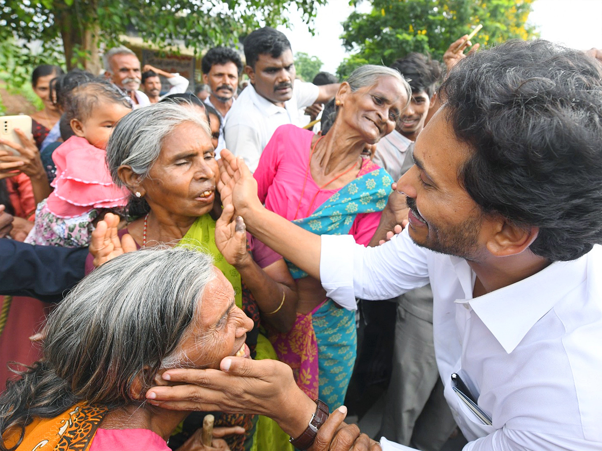 YS Jagan Received Warm Welcome In Kadapa At Pulivendula Photos25