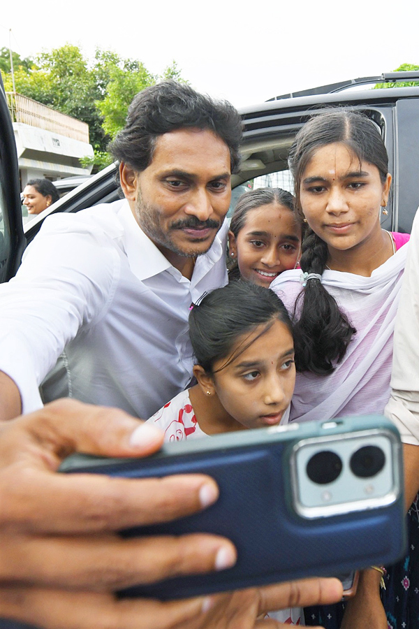 YS Jagan Received Warm Welcome In Kadapa At Pulivendula Photos26