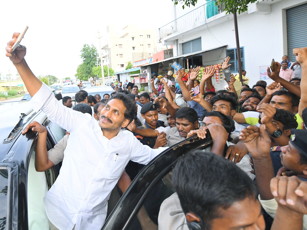 YS Jagan Received Warm Welcome In Kadapa At Pulivendula Photos27