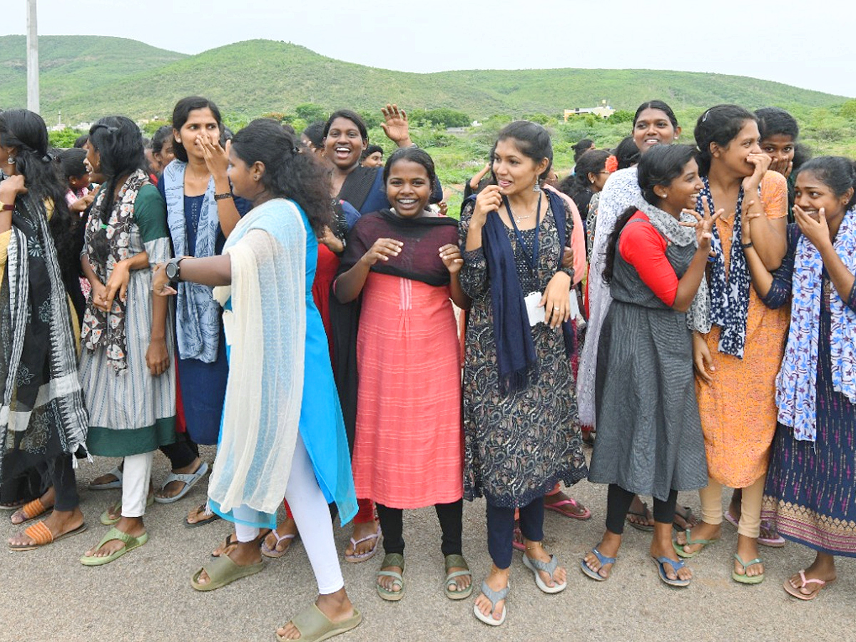 YS Jagan Received Warm Welcome In Kadapa At Pulivendula Photos4