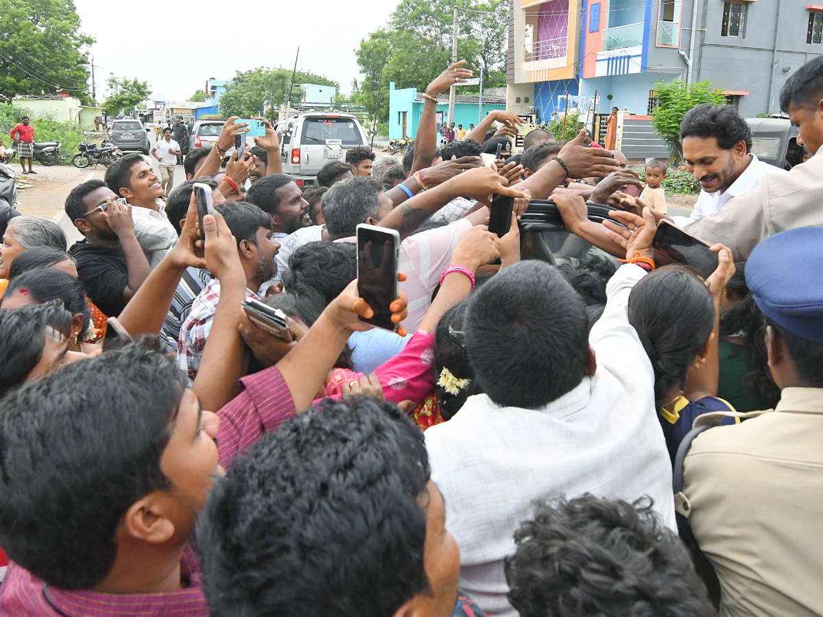 YS Jagan Received Warm Welcome In Kadapa At Pulivendula Photos5