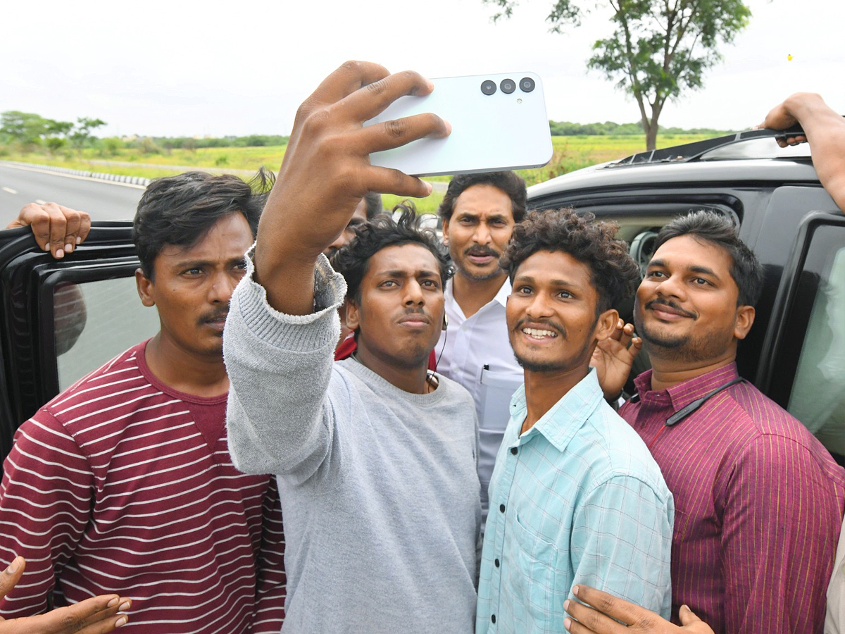 YS Jagan Received Warm Welcome In Kadapa At Pulivendula Photos7