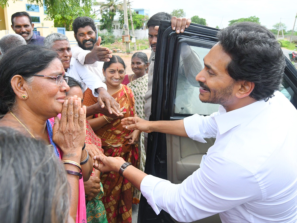 YS Jagan Received Warm Welcome In Kadapa At Pulivendula Photos8